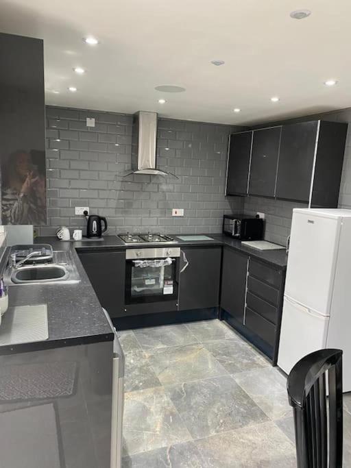فيلا 2 Bed House Sleeps 4-5 ليفربول المظهر الخارجي الصورة